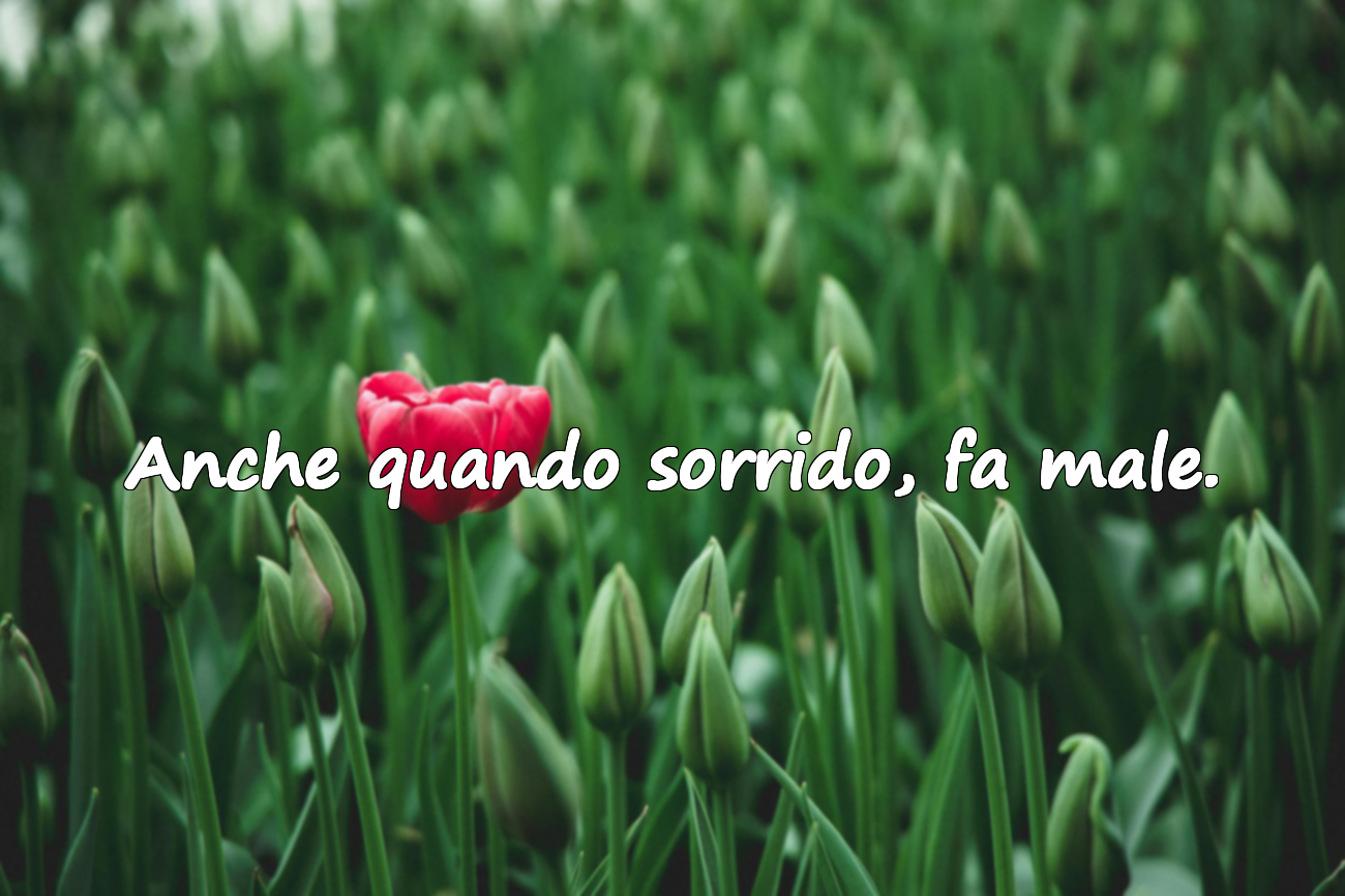 Anche quando sorrido, fa male.
