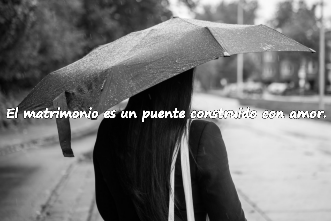 El matrimonio es un puente construido con amor.